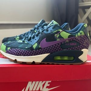Nike women’s Air Max 90